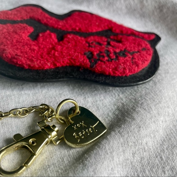 Betsy Johnson Furry Red Lip ID HOLDER or KEY - Picture 3 of 4